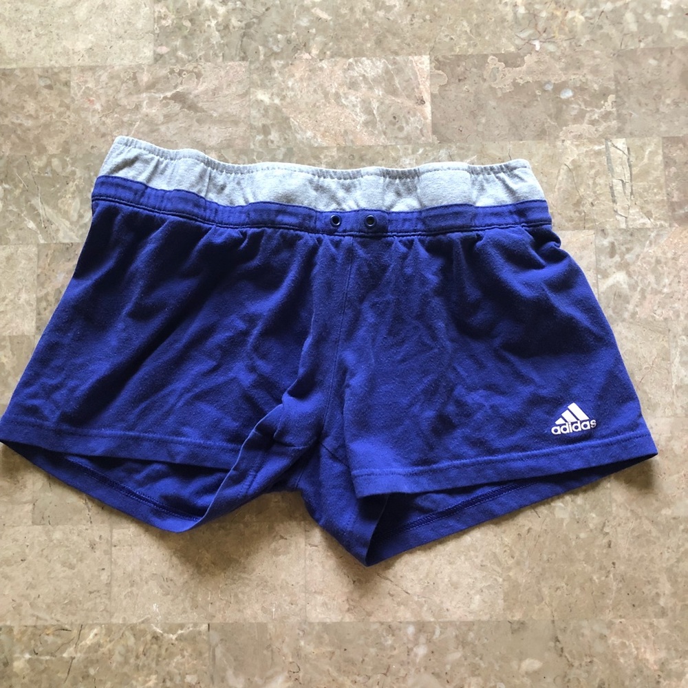 Adidas shorts 🌸